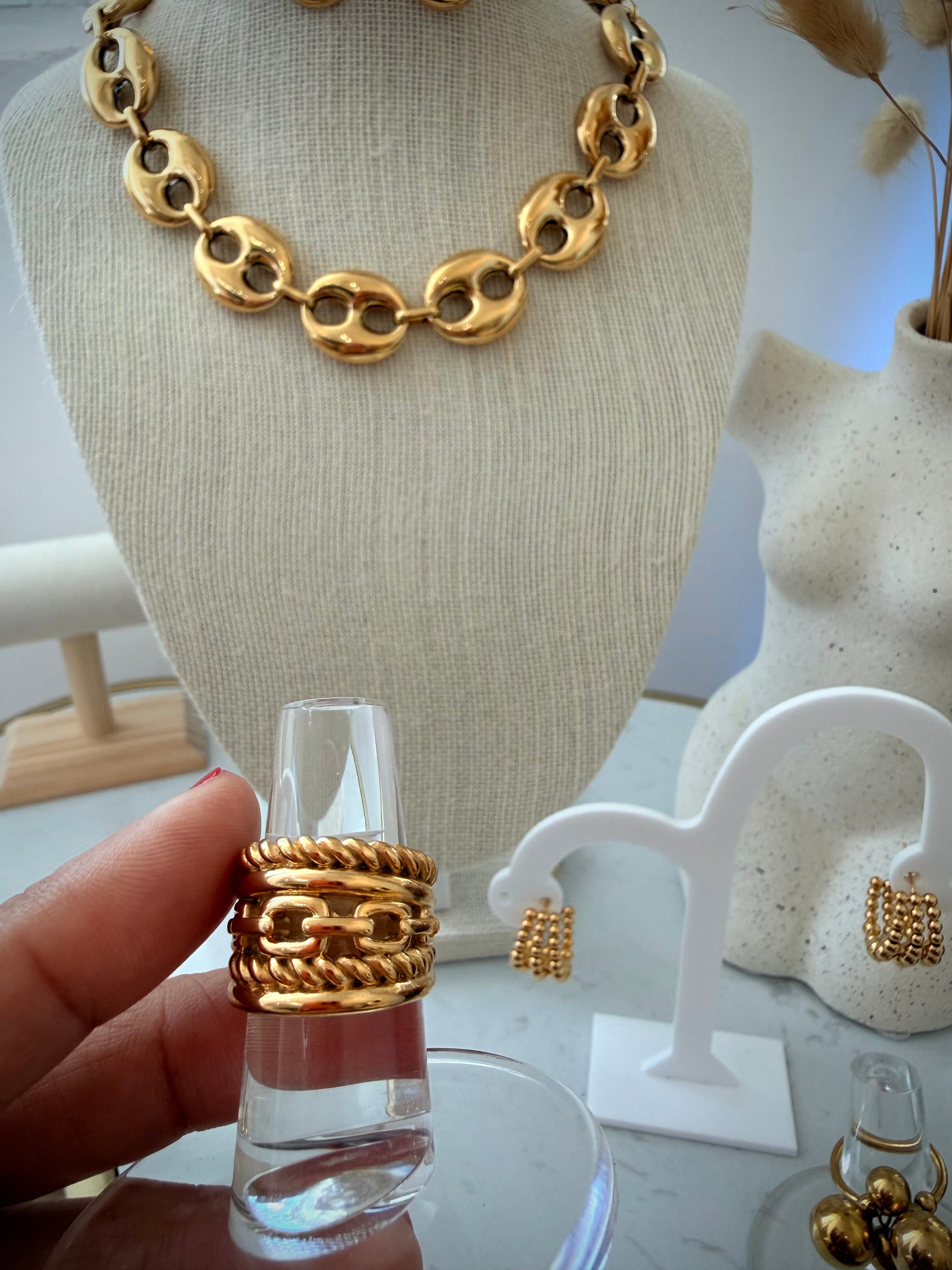Anillo entrelazado solo dorado